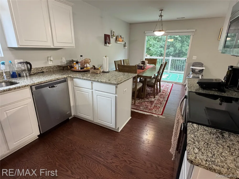 29400 Woodpark Circle Warren City, MI 48092