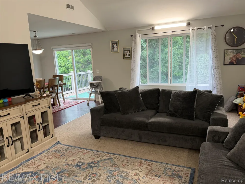 29400 Woodpark Circle Warren City, MI 48092
