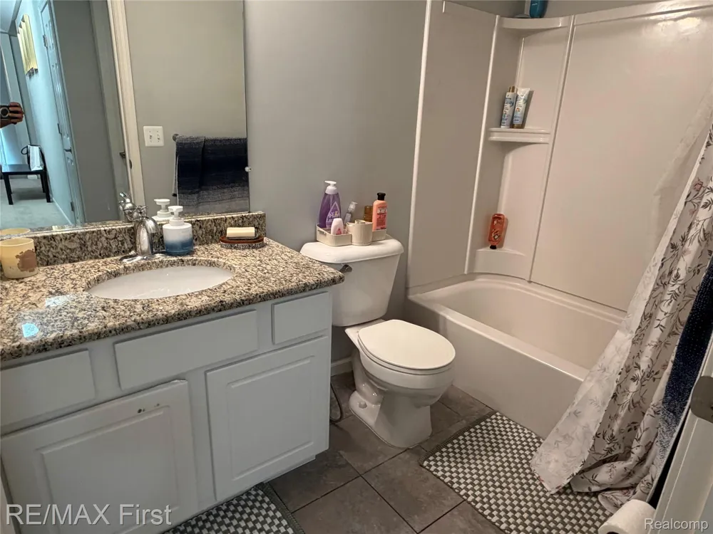 29400 Woodpark Circle Warren City, MI 48092