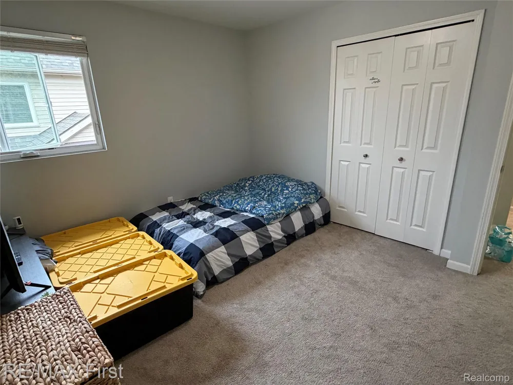 29400 Woodpark Circle Warren City, MI 48092