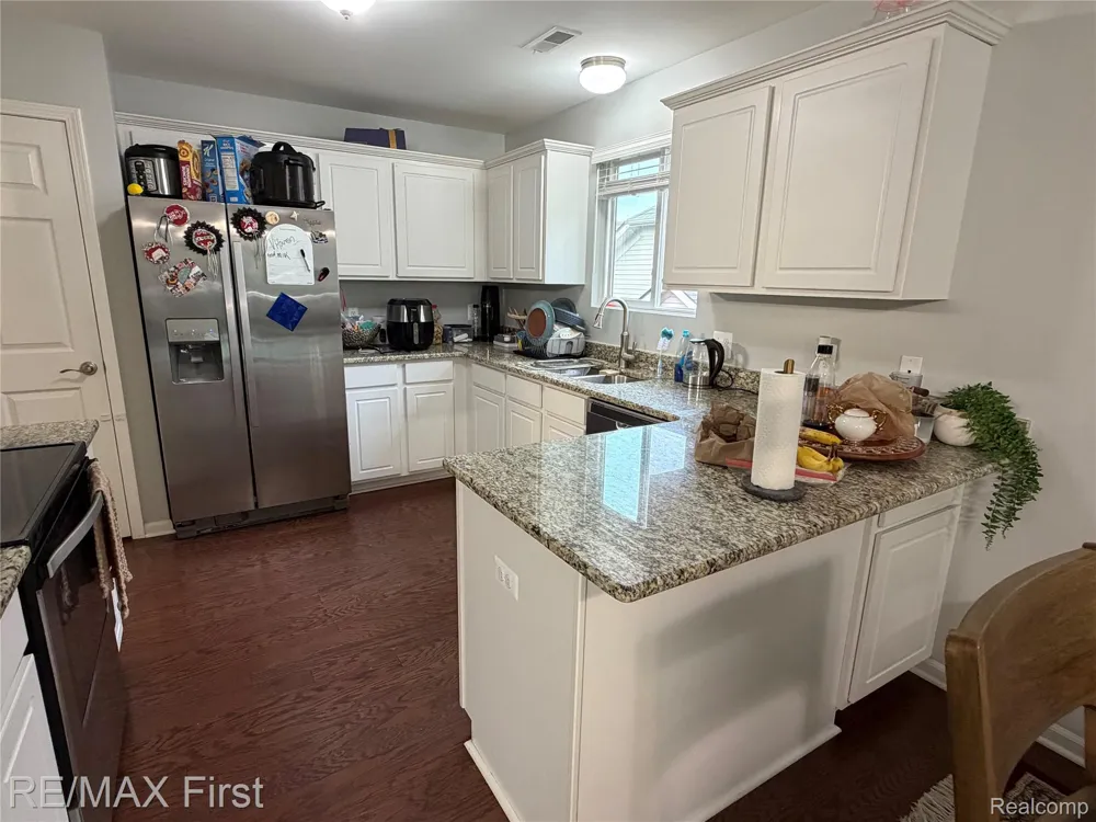 29400 Woodpark Circle Warren City, MI 48092