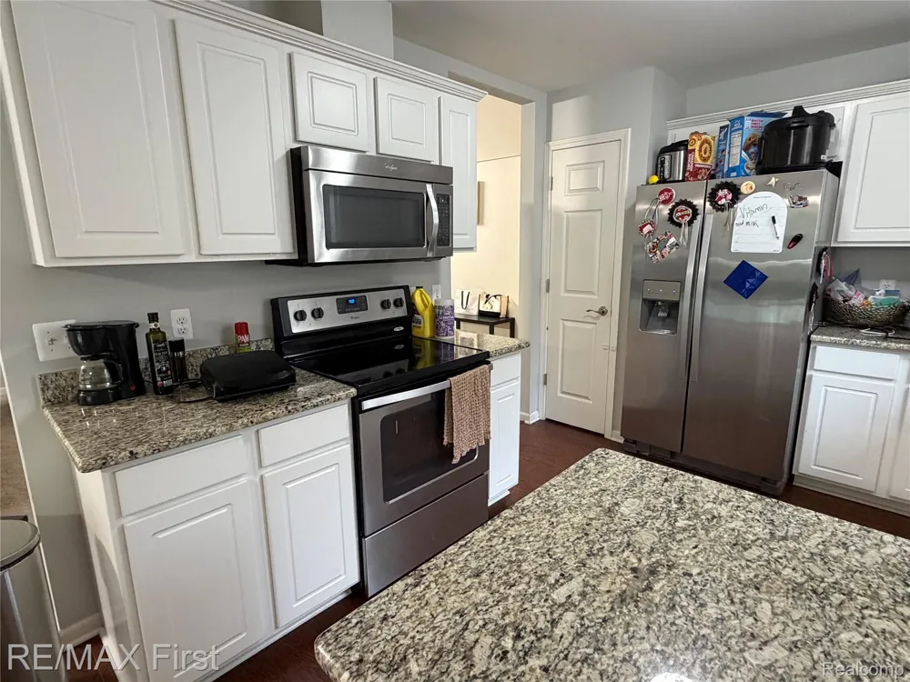 29400 Woodpark Circle Warren City, MI 48092