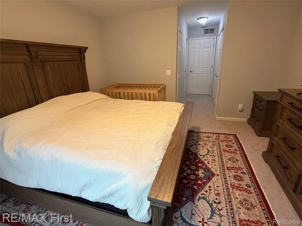 29400 Woodpark Circle Warren City, MI 48092