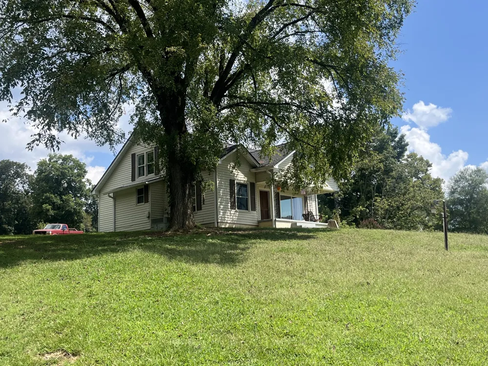 8 Oak Ln Pleasant Shade, TN 37145