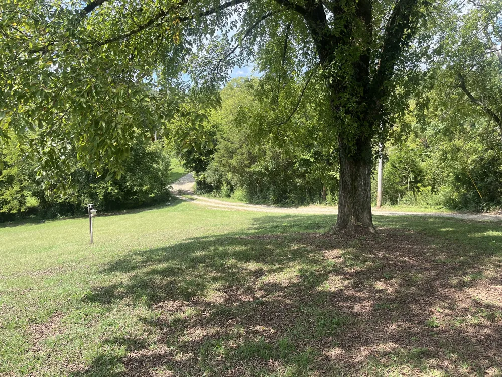 8 Oak Ln Pleasant Shade, TN 37145