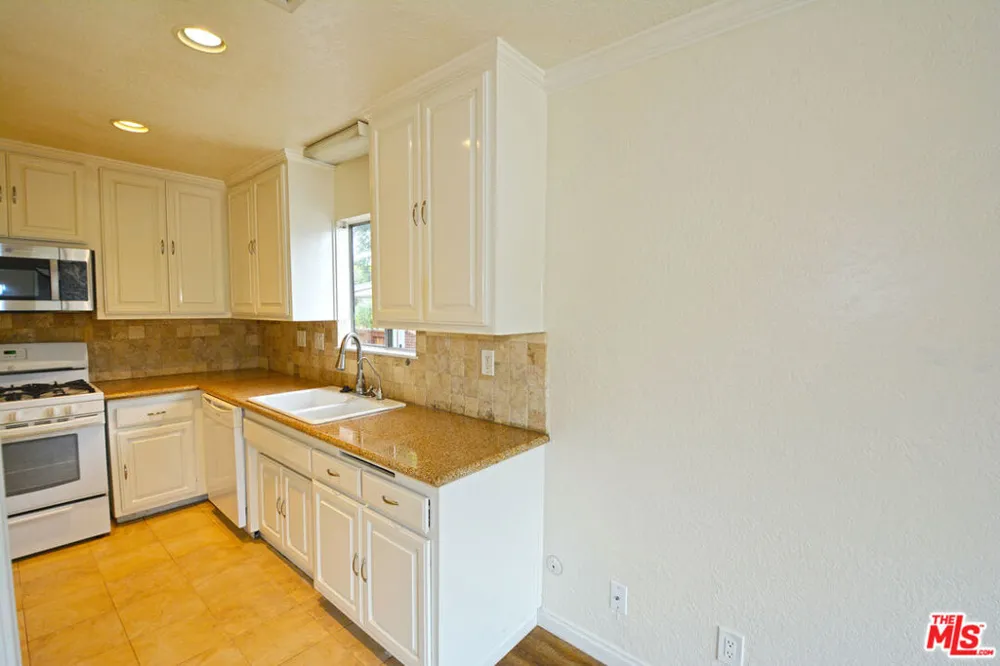 3630 2nd Avenue Glendale, CA 91214