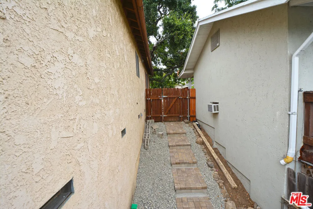 3630 2nd Avenue Glendale, CA 91214