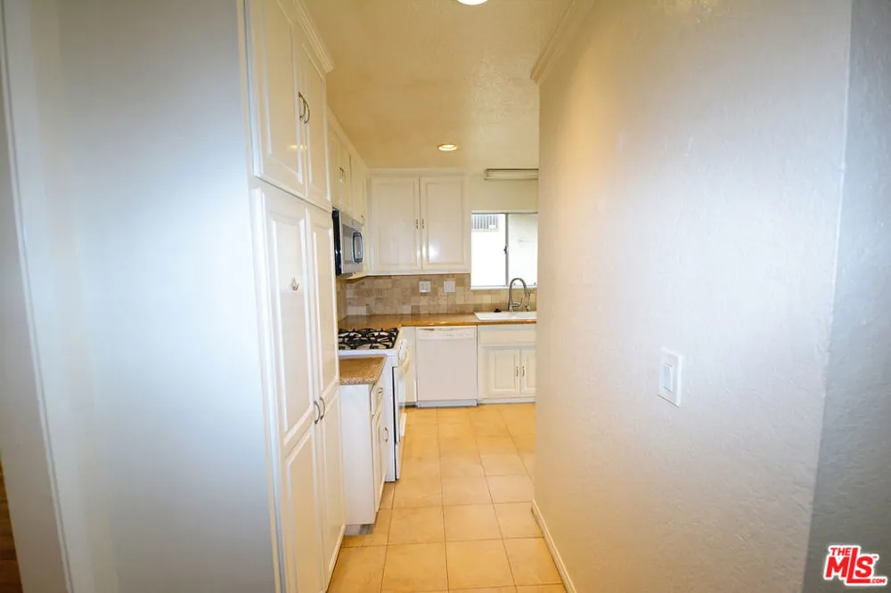 3630 2nd Avenue Glendale, CA 91214