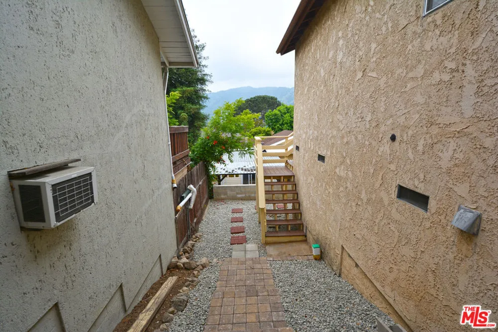 3630 2nd Avenue Glendale, CA 91214