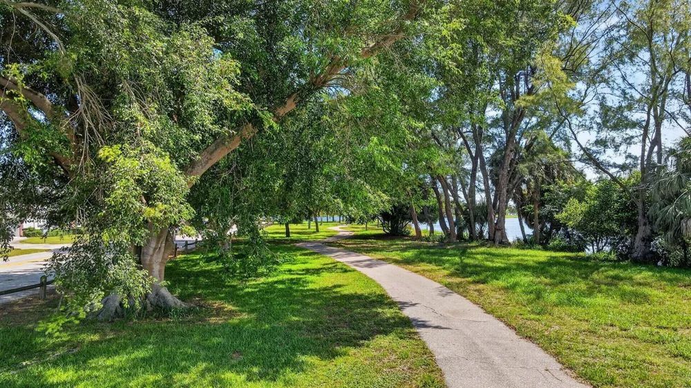 2880 LAKE OSBORNE DRIVE #203 
