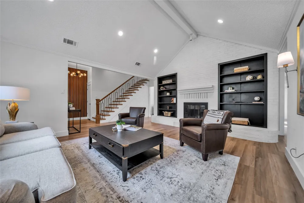 1254 Whispering Oaks Drive DeSoto, TX 75115
