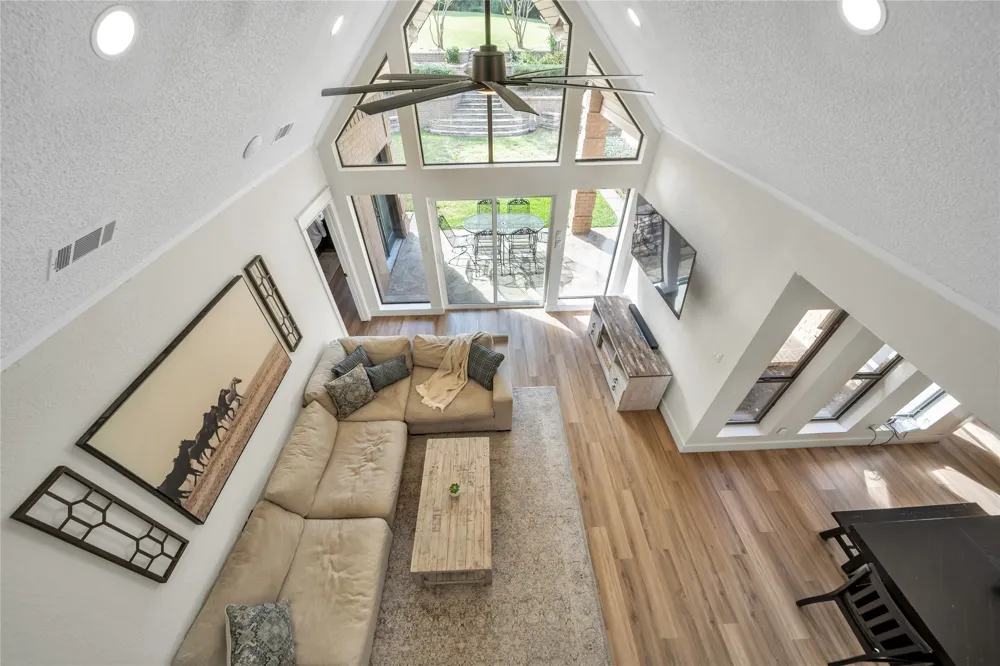 1254 Whispering Oaks Drive DeSoto, TX 75115
