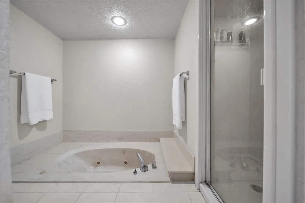 1254 Whispering Oaks Drive DeSoto, TX 75115