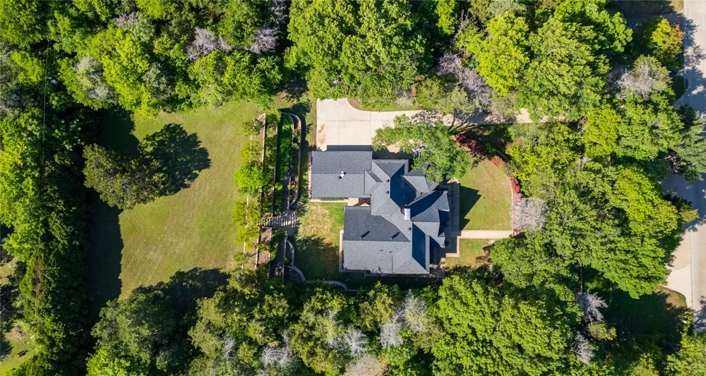 1254 Whispering Oaks Drive DeSoto, TX 75115