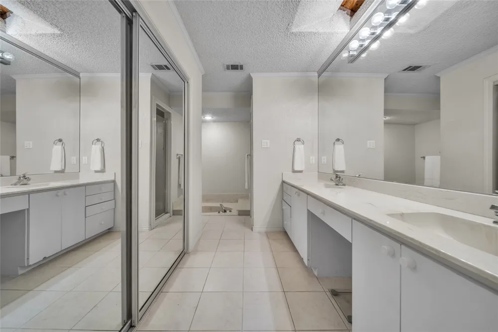 1254 Whispering Oaks Drive DeSoto, TX 75115