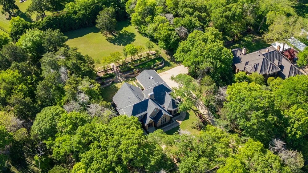 1254 Whispering Oaks Drive DeSoto, TX 75115