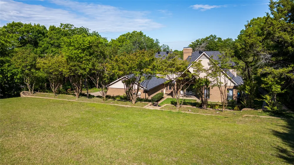 1254 Whispering Oaks Drive DeSoto, TX 75115