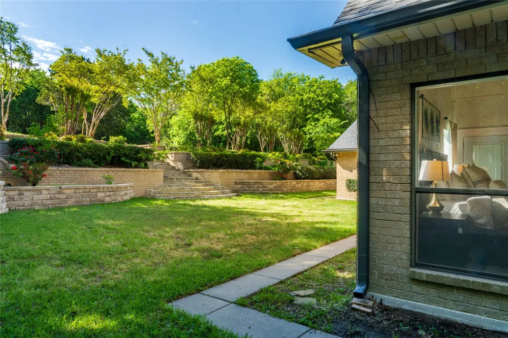 1254 Whispering Oaks Drive DeSoto, TX 75115