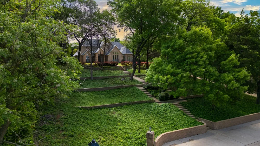 1254 Whispering Oaks Drive DeSoto, TX 75115