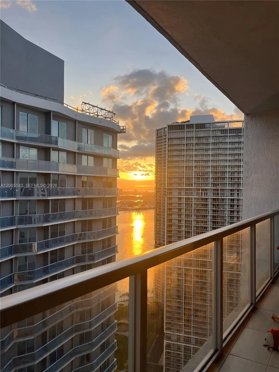 55 SE 6th St #4305 Miami, FL 33131
