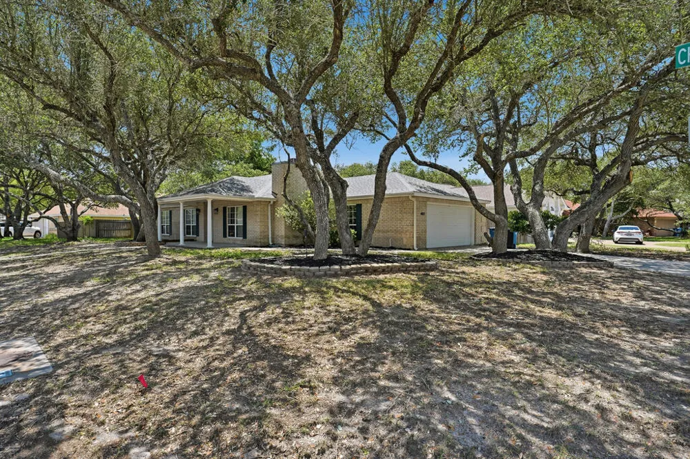 402 Augusta Dr Rockport, TX 78382