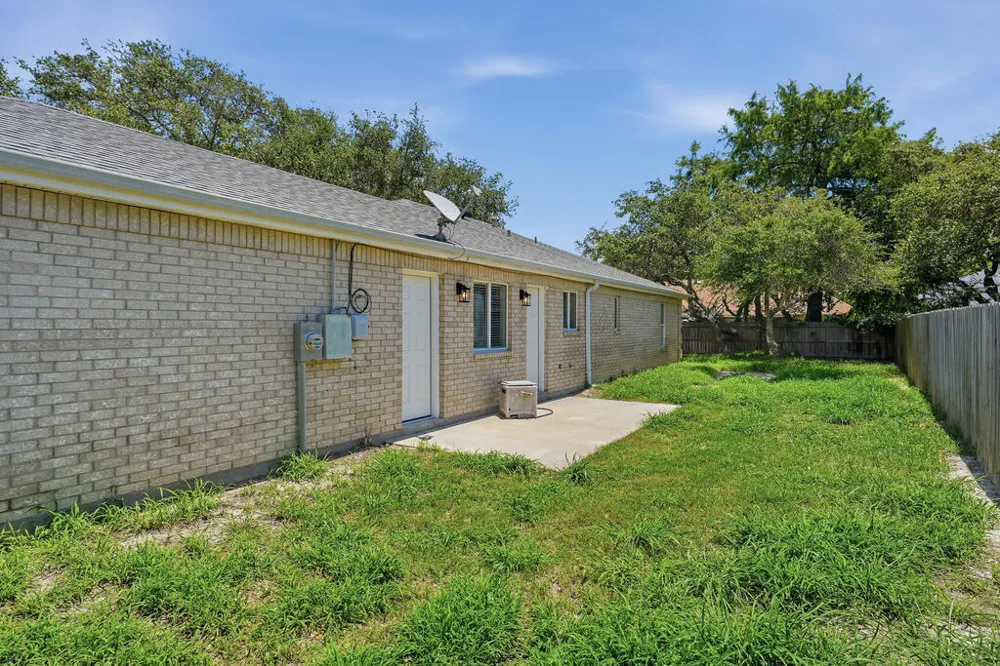402 Augusta Dr Rockport, TX 78382