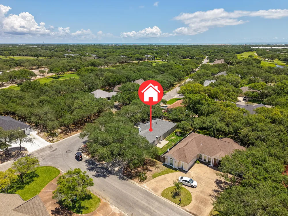 402 Augusta Dr Rockport, TX 78382