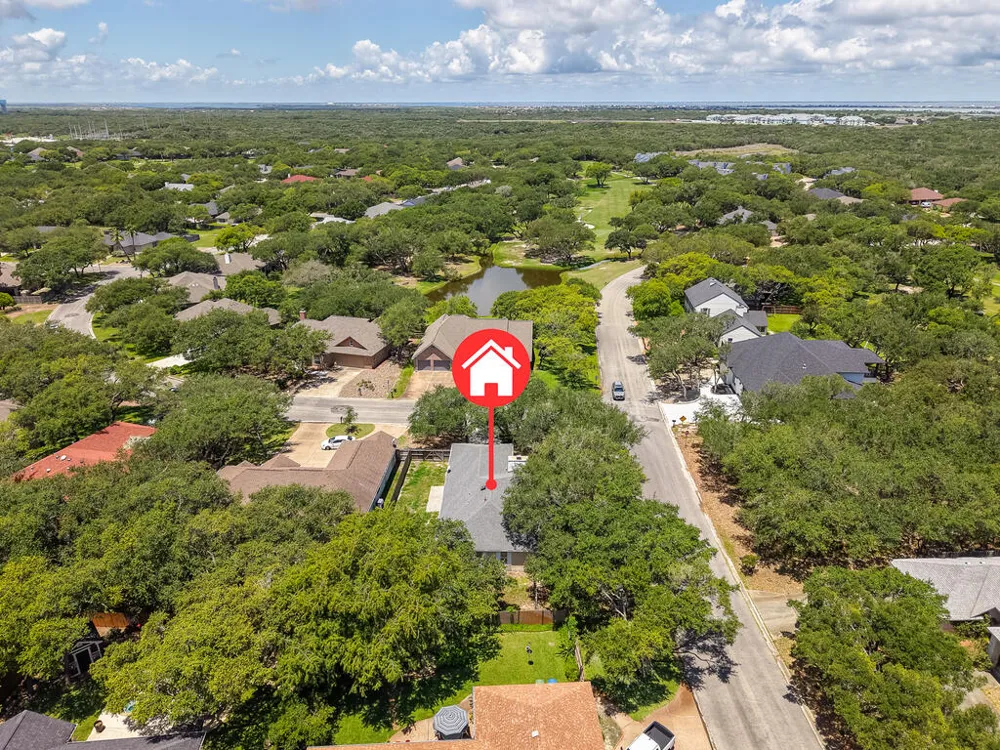 402 Augusta Dr Rockport, TX 78382