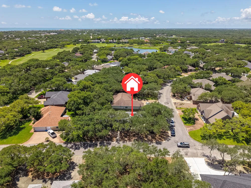402 Augusta Dr Rockport, TX 78382
