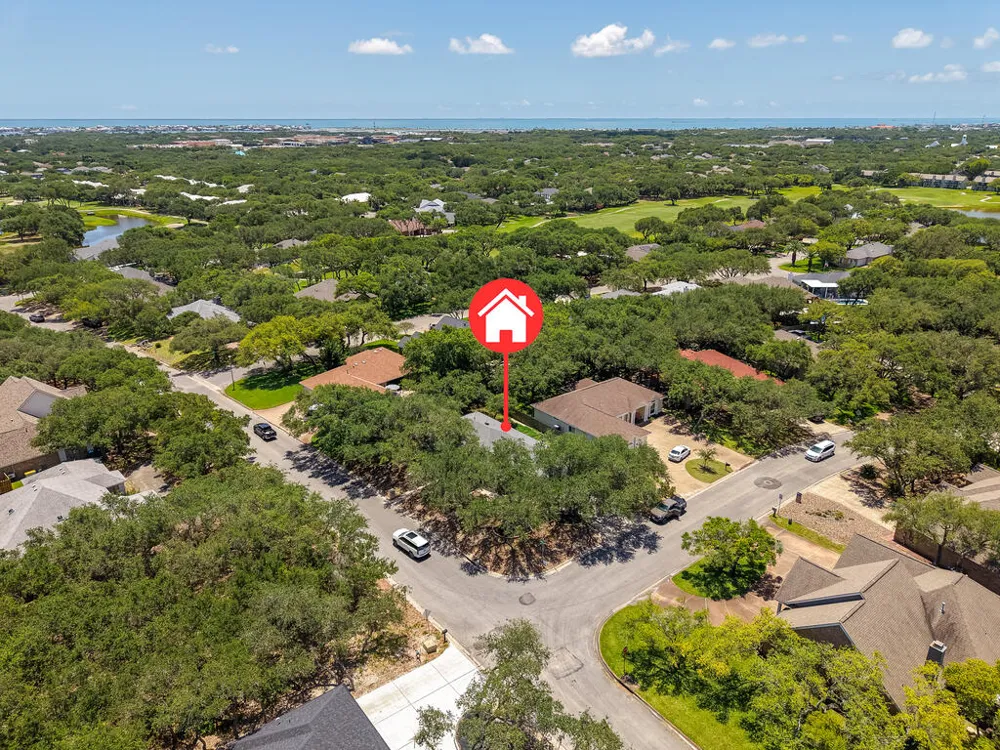 402 Augusta Dr Rockport, TX 78382