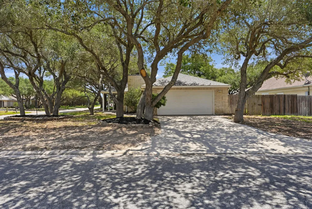 402 Augusta Dr Rockport, TX 78382