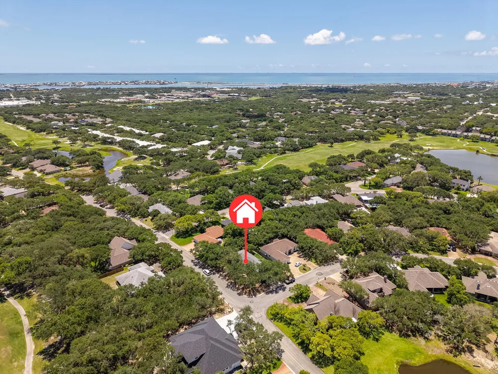 402 Augusta Dr Rockport, TX 78382