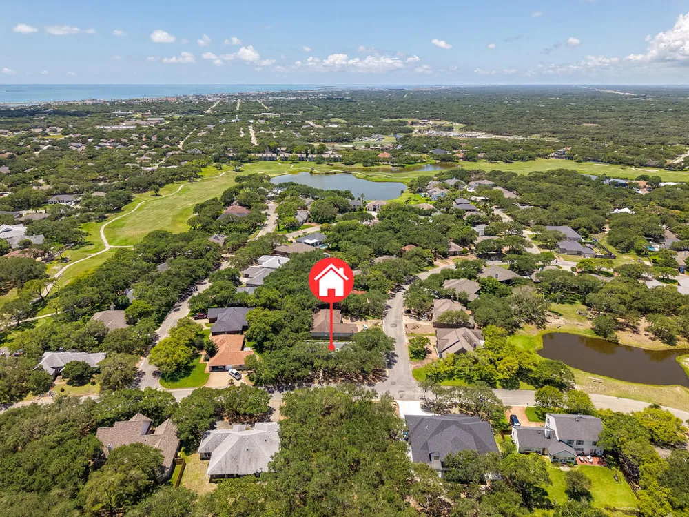 402 Augusta Dr Rockport, TX 78382