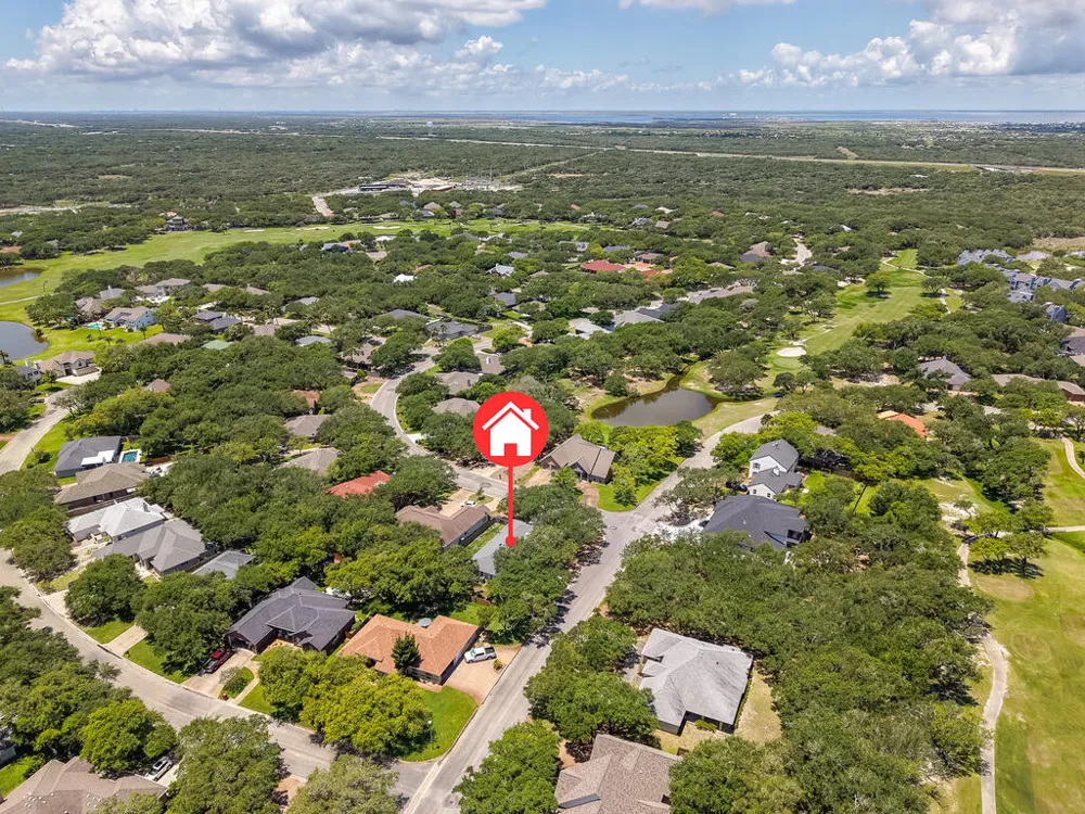 402 Augusta Dr Rockport, TX 78382