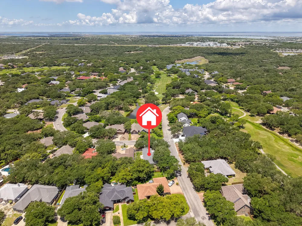 402 Augusta Dr Rockport, TX 78382