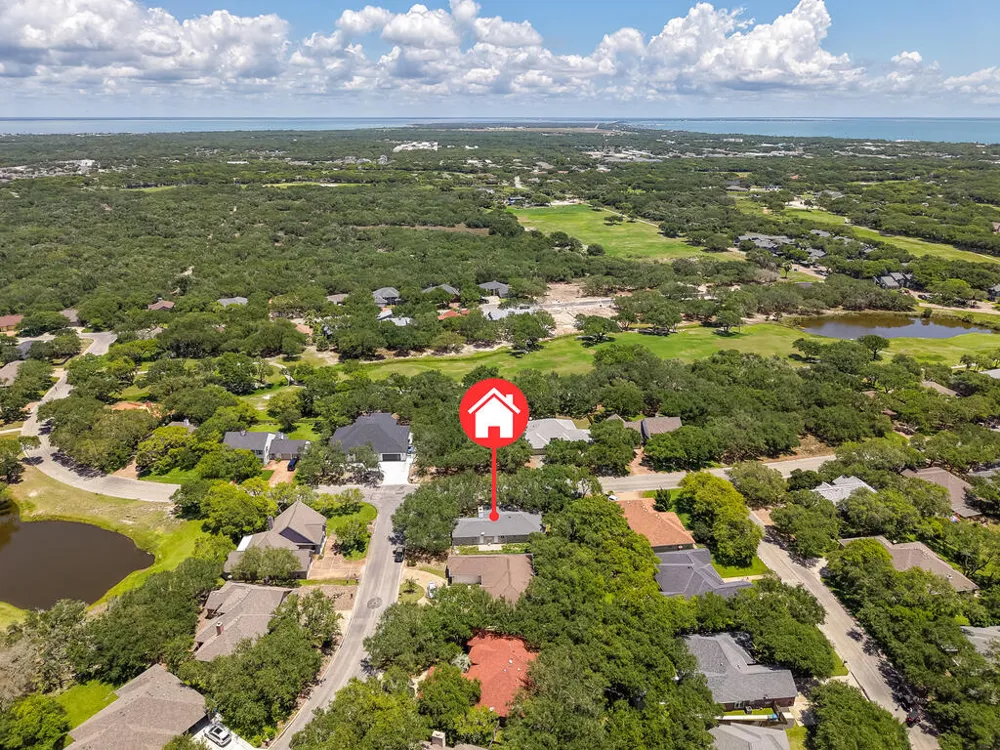 402 Augusta Dr Rockport, TX 78382