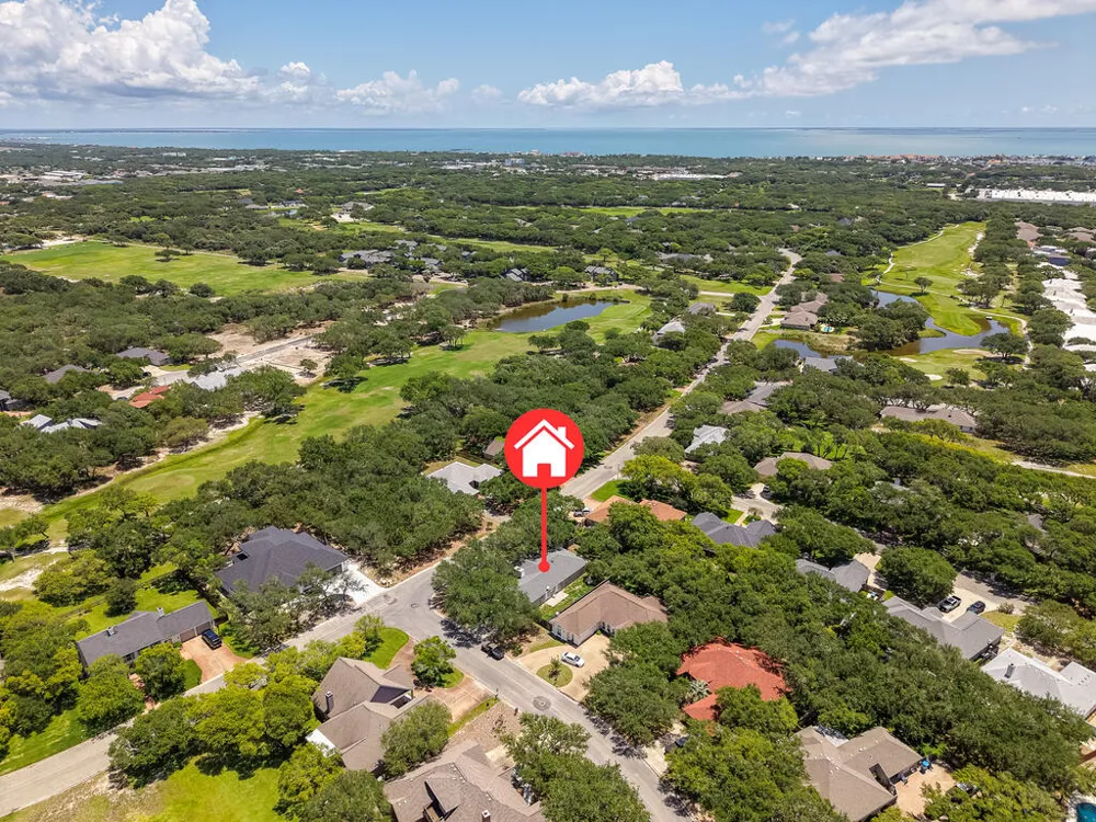402 Augusta Dr Rockport, TX 78382