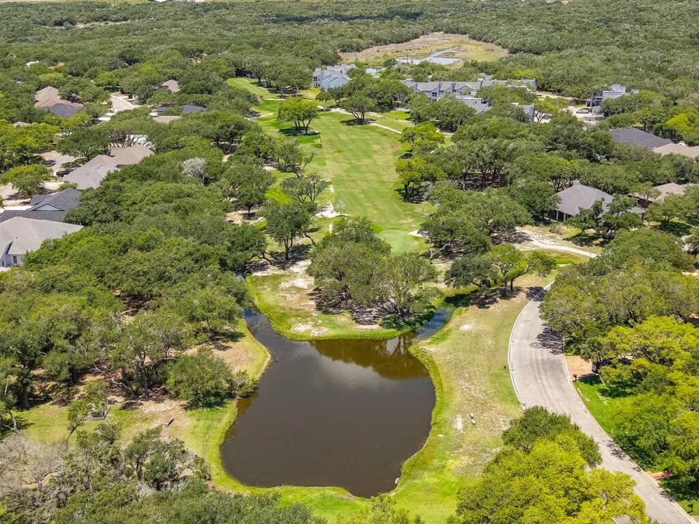 402 Augusta Dr Rockport, TX 78382