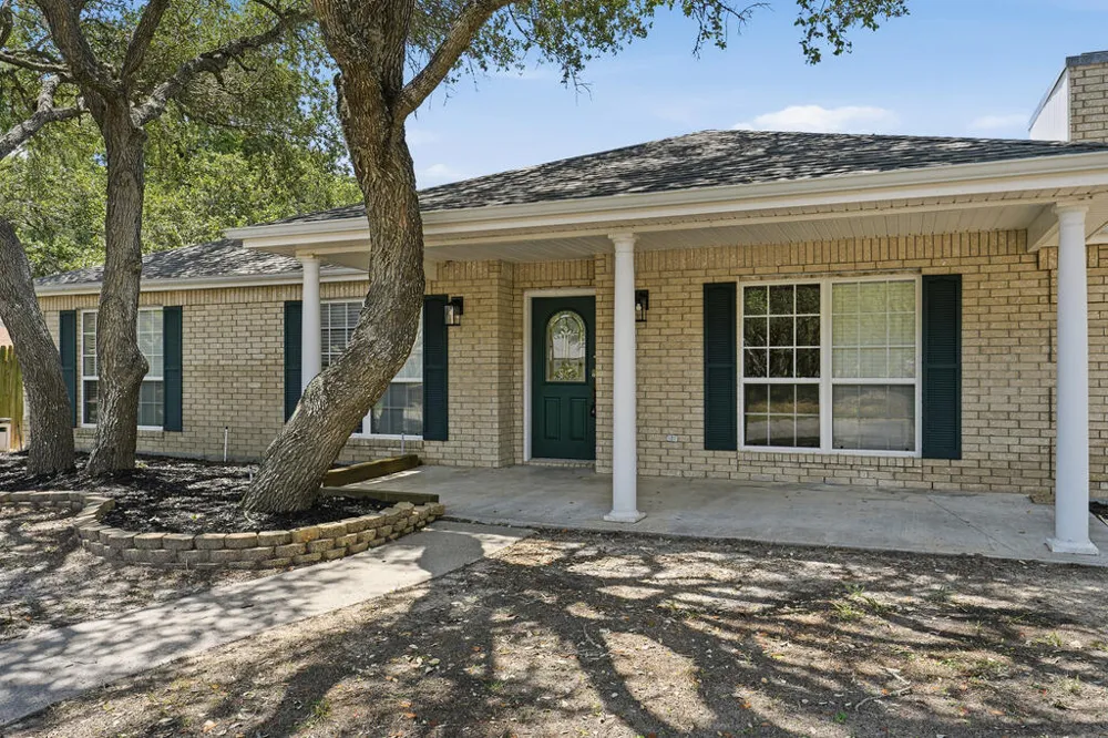 402 Augusta Dr Rockport, TX 78382
