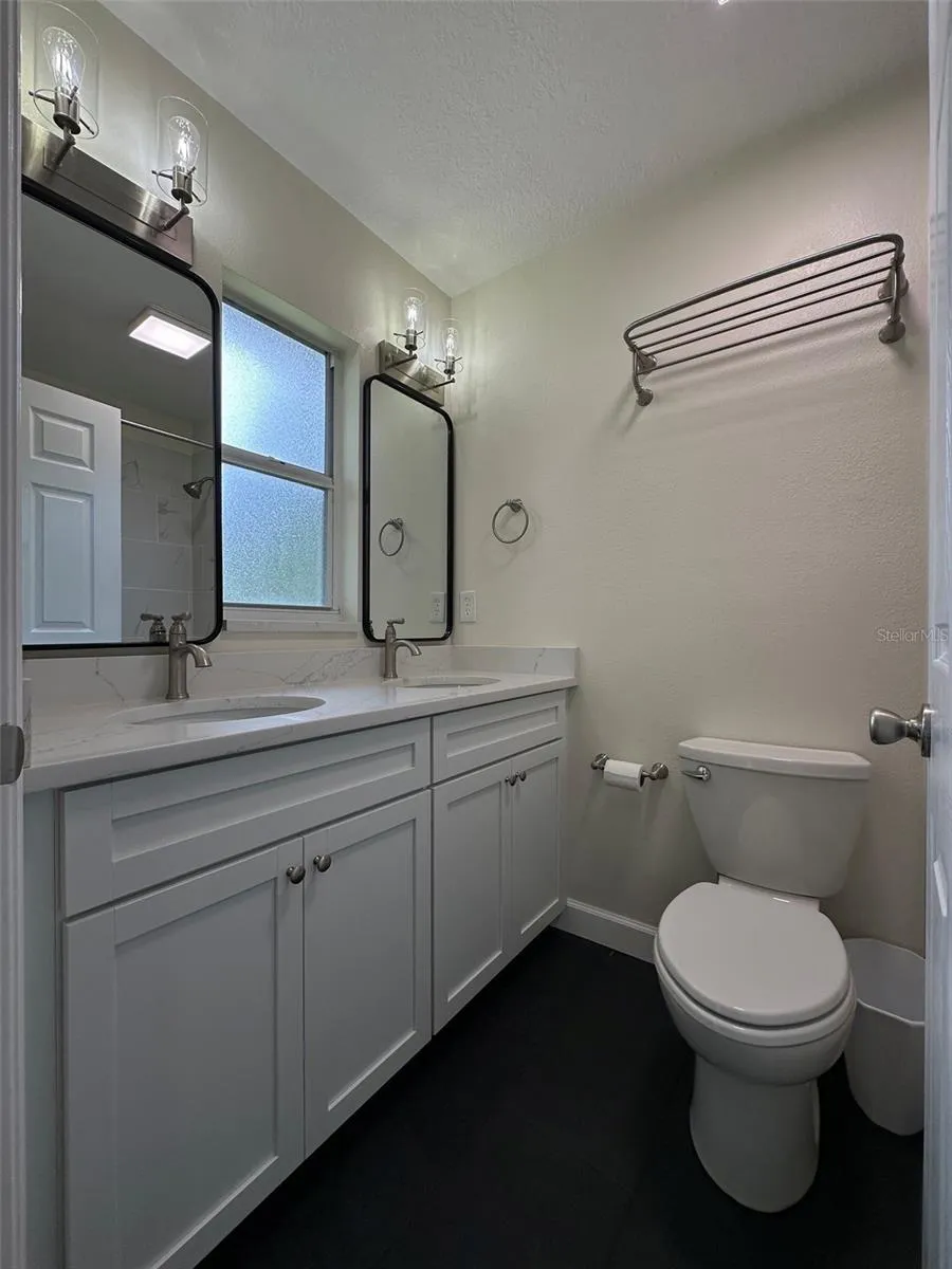 1915 51ST AVENUE E Bradenton, FL 34203