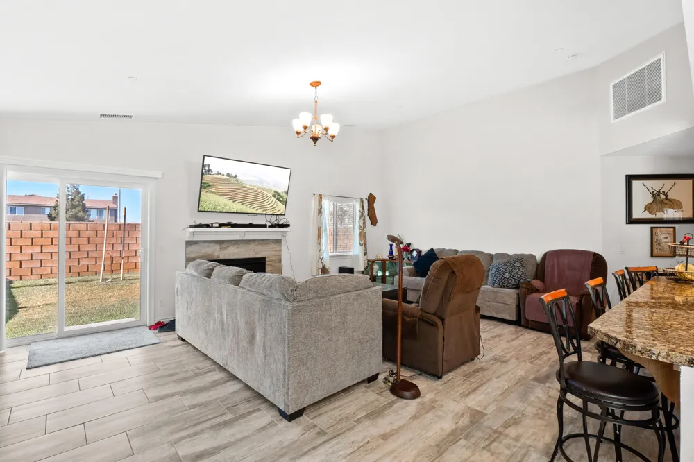 43941 W 59th Street Lancaster, CA 93536