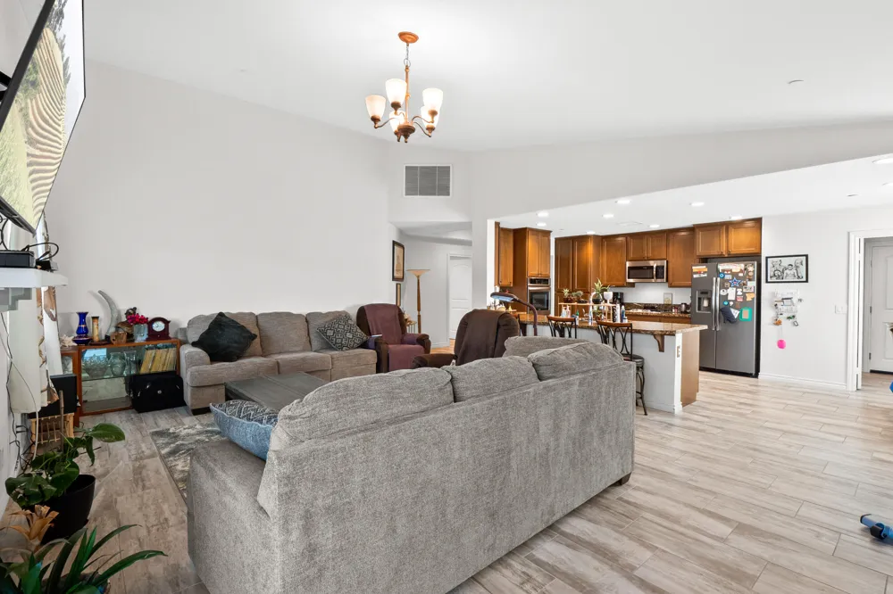 43941 W 59th Street Lancaster, CA 93536