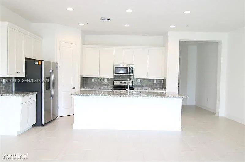 11776 SW 13th LN #11776 Pembroke Pines, FL 33025