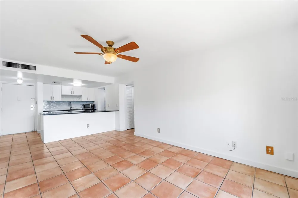 5820 CHURCH AVENUE #422 Tampa, FL 33614