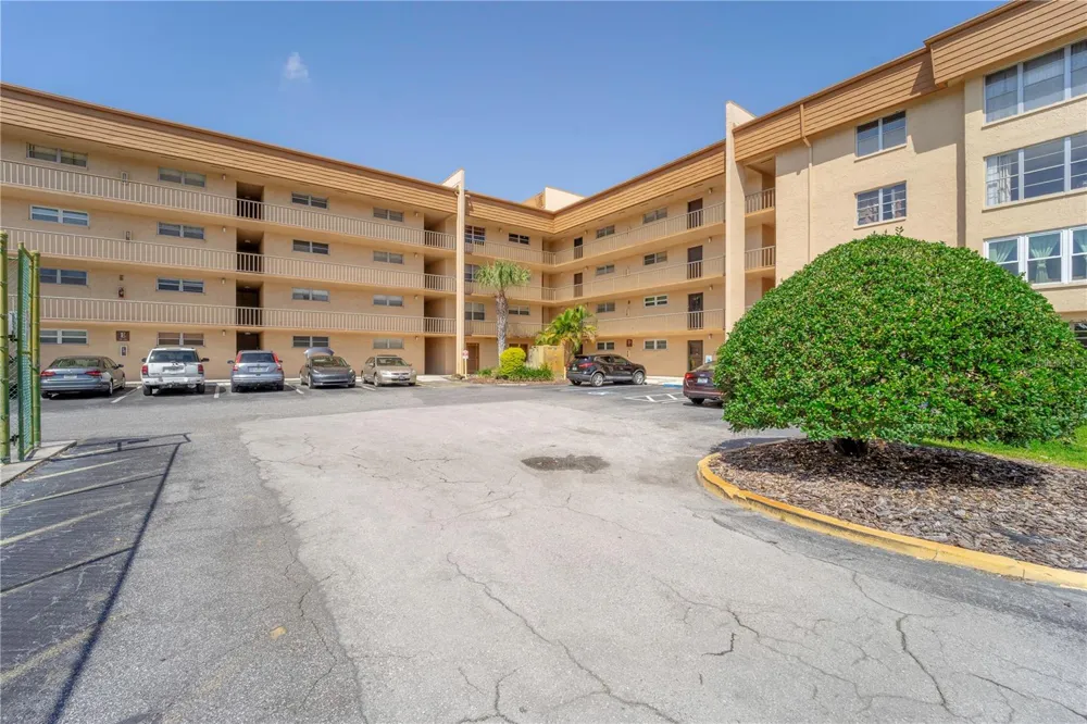 5820 CHURCH AVENUE #422 Tampa, FL 33614