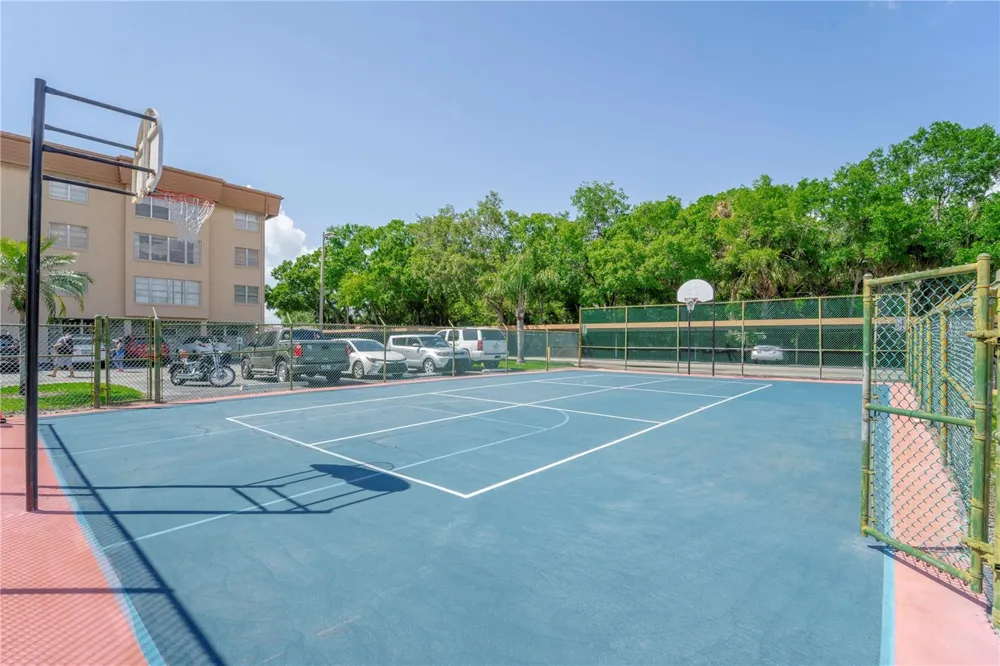 5820 CHURCH AVENUE #422 Tampa, FL 33614