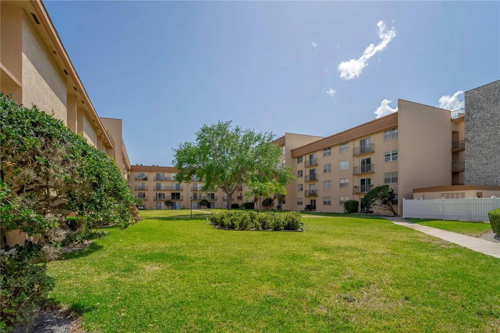 5820 CHURCH AVENUE #422 Tampa, FL 33614