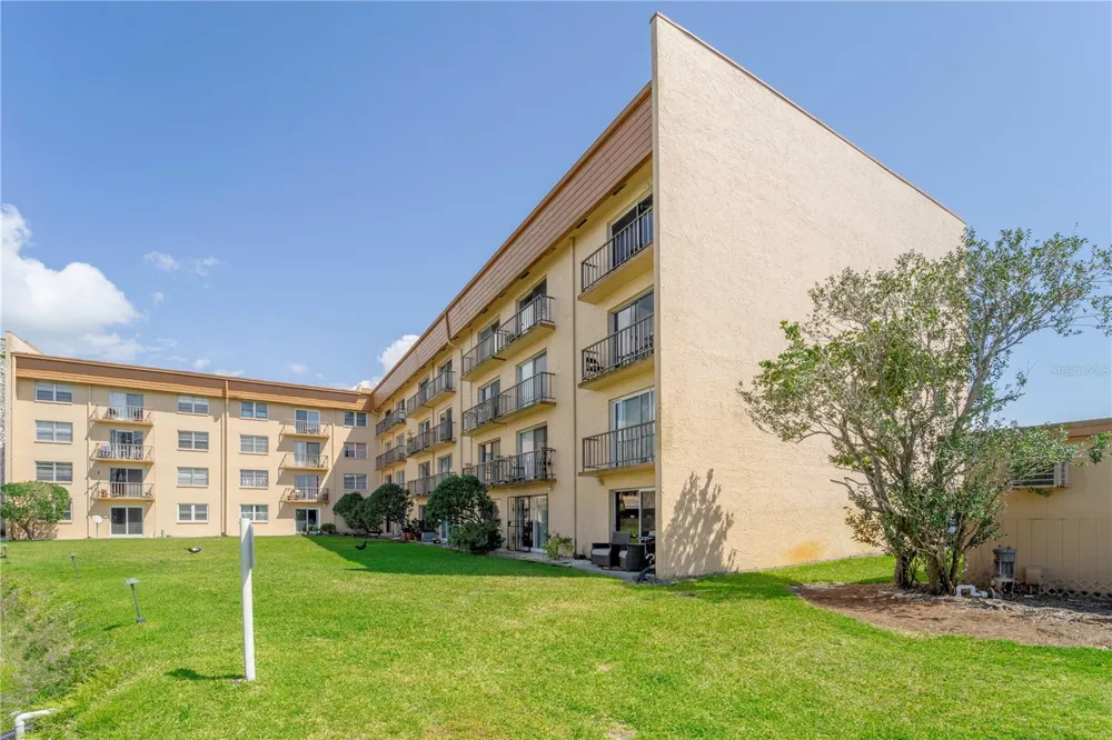 5820 CHURCH AVENUE #422 Tampa, FL 33614