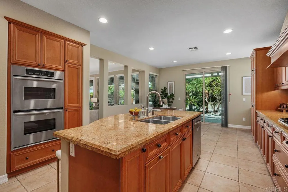 7345 Calle Conifera Carlsbad, CA 92009