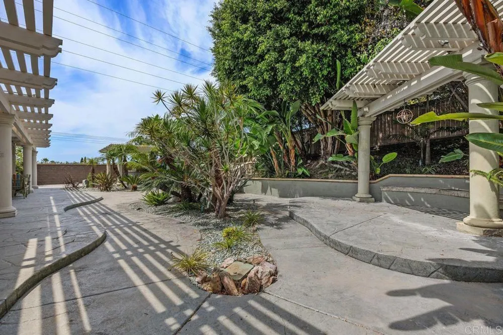 7345 Calle Conifera Carlsbad, CA 92009